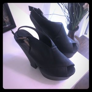 Steve Madden black platforms /heels